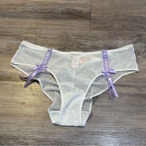 NEW VTG Y2K Victoria’s Secret Sheer White Scrunch Butt cheeky mesh Panties sz M